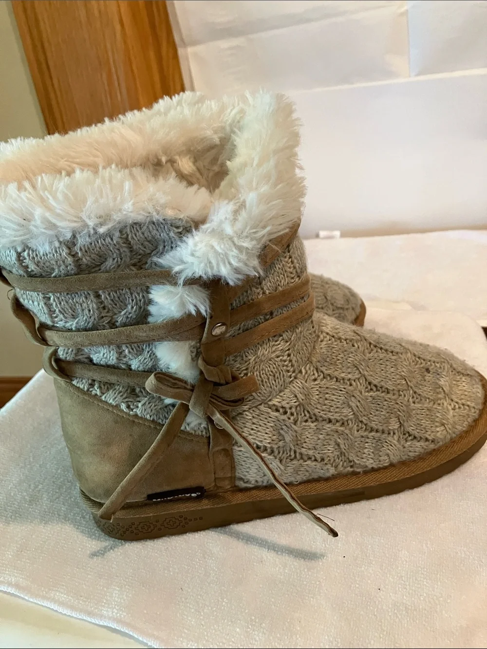 Muk Luks Essential Women’s 8 Clemetine Pull on Cable Knit Upper Winter Boots